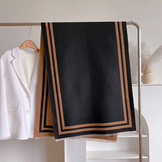 Schal mit grafischen Linien ⎜ Gefüttertes Modell für elegante Damen-Winterlooks