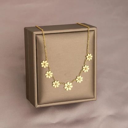 Florale Kette für Damen ⎜ Vergoldeter Halsschmuck mit Sonnenblumen für frische, feminine Styles