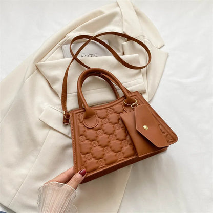Mini-Tasche für Damen ⎜ Kompakte Schultertasche mit geprägter Oberfläche und passender Geldbörse
