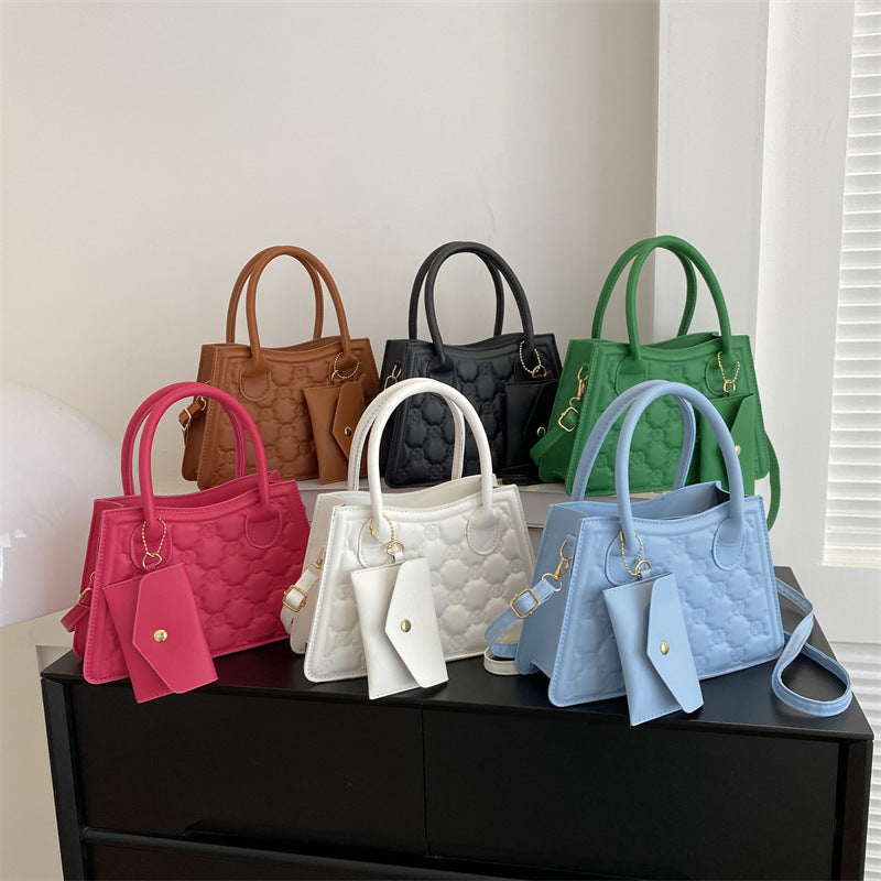 Mini-Tasche für Damen ⎜ Kompakte Schultertasche mit geprägter Oberfläche und passender Geldbörse
