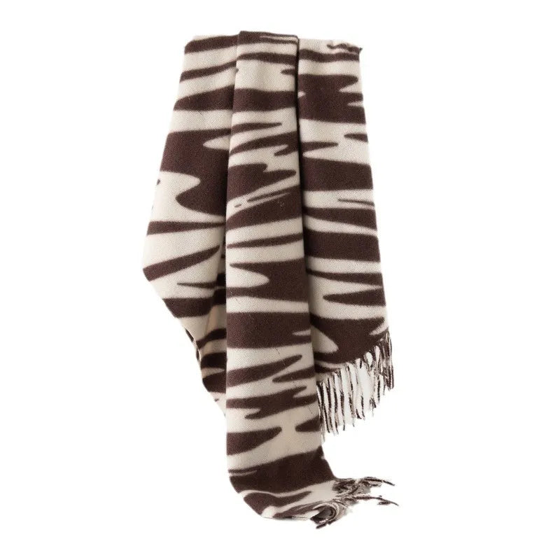Weicher Winterschal mit Animal-Print ⎜ Modernes Tuch mit Fransen für stilvolle Wärme