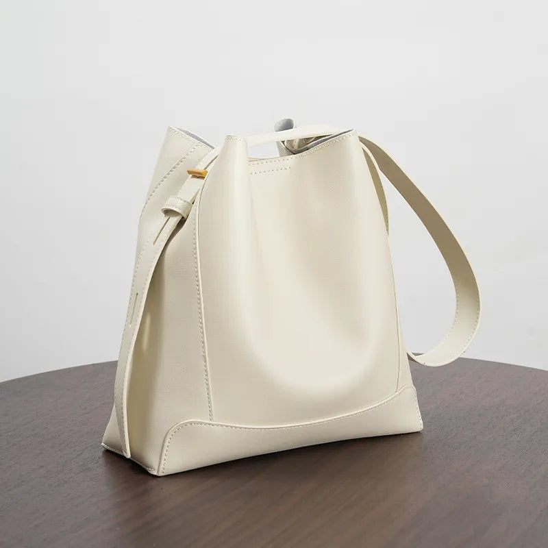 Große Schultertasche für Damen ⎜ Strukturierte Tasche in Lederoptik mit viel Platz für Alltag und Büro