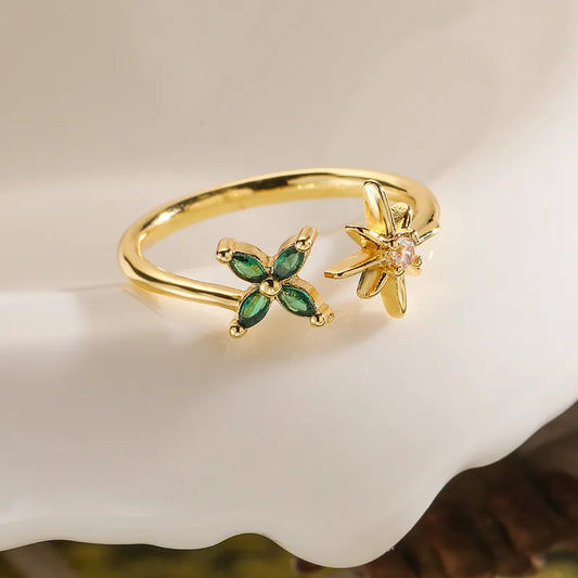 Damenring mit Zirkonia und Blütendesign ⎜ Schlichter Schmuckring in geometrischer Form für elegante Looks