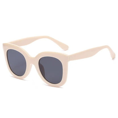 Damen-Sonnenbrille mit markantem Rahmen ⎜ Stylischer Begleiter für Sommer und Reisen