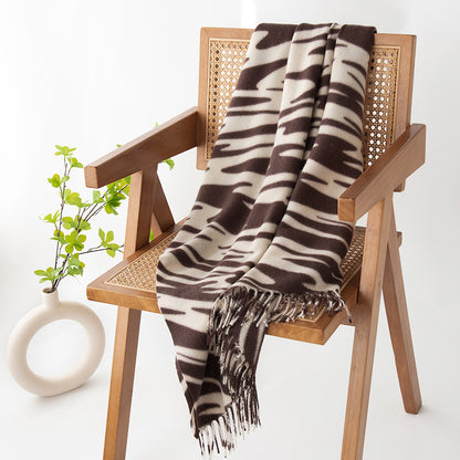 Weicher Winterschal mit Animal-Print ⎜ Modernes Tuch mit Fransen für stilvolle Wärme