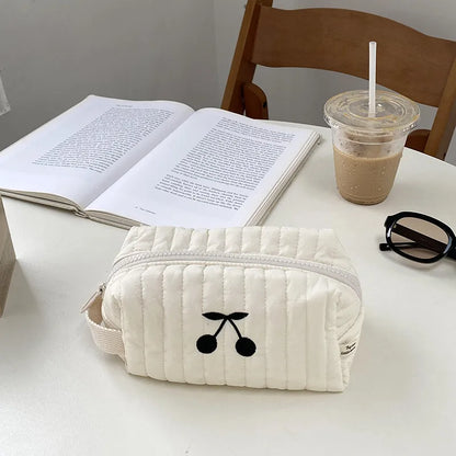 Kosmetiktasche mit Kirschmotiv ⎜ Gepolsterte Reise- und Alltagstasche mit Reißverschluss