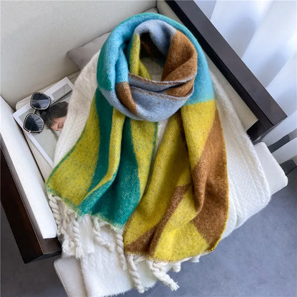 Winter Schal mit Fransen für Damen und Herren ⎜ Modernes Tuch mit geometrischem Muster und Farbkontrast für warme Outfits