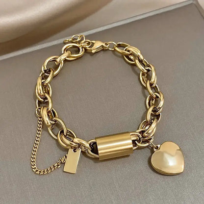 Goldenes Damenarmband mit Herzanhänger ⎜ Robuste Kette für ausdrucksstarke und modische Styles