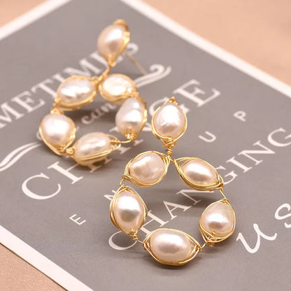Kreolen mit Perlendetail ⎜ Handgefertigter Ohrschmuck für besondere und elegante Anlässe