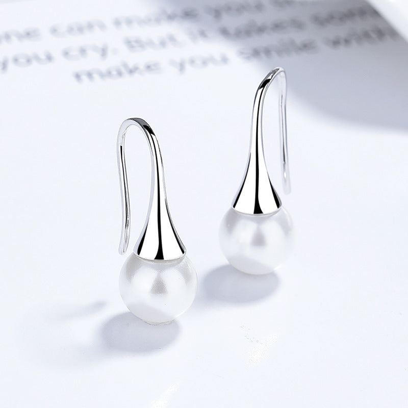 Perlenohrringe für Damen ⎜ Schlichtes Design in Goldoptik für zeitlose Eleganz im Alltag und zu Anlässen