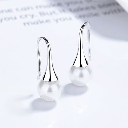 Perlenohrringe für Damen ⎜ Schlichtes Design in Goldoptik für zeitlose Eleganz im Alltag und zu Anlässen