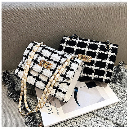 Umhängetasche mit Kette ⎜ Klassische Damen Schultertasche mit Drehverschluss für Business oder Events