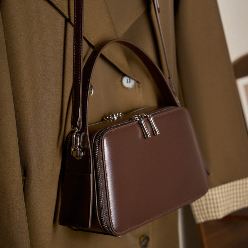 Damenhandtasche in Lederoptik ⎜ Kompakte Schultertasche mit Reißverschluss für stilvolle Business-Outfits