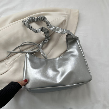 Modische Schultertasche für Damen ⎜ Kleine Henkeltasche mit Rüschenriemen für Alltag und Ausgehen