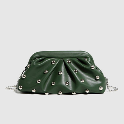 Damen Clutch in Lederoptik ⎜ Modische Schultertasche mit Nieten und Falten für trendige Outfits