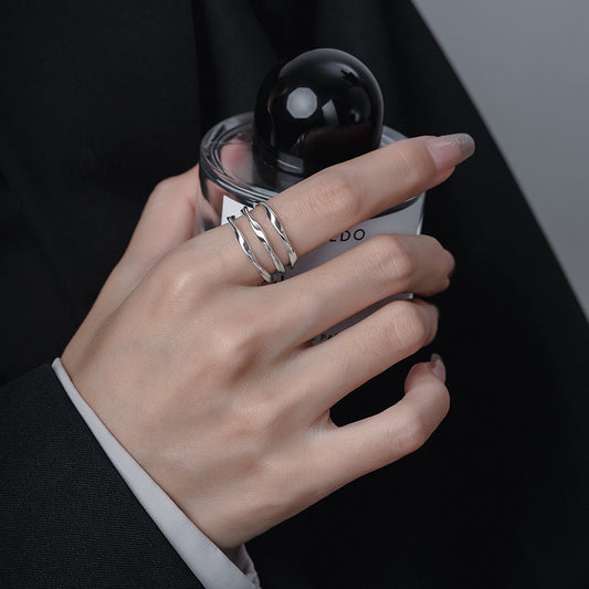 Damenring in Wellenform aus Silber ⎜ Offenes Design mit geometrischem Stil für moderne und elegante Outfits
