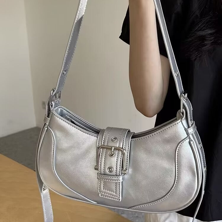 Baguette Tasche in Braun ⎜ Elegante Schultertasche mit Riemen und Schnalle für schicke Anlässe