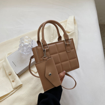 Geräumige Umhängetasche für Damen ⎜ Schlichte Schultertasche mit viel Stauraum für Arbeit und Alltag