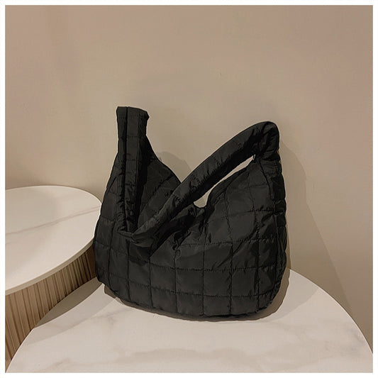 Gesteppte Umhängetasche für Damen ⎜ Leichte Schultertasche mit viel Stauraum für Alltag und Reisen