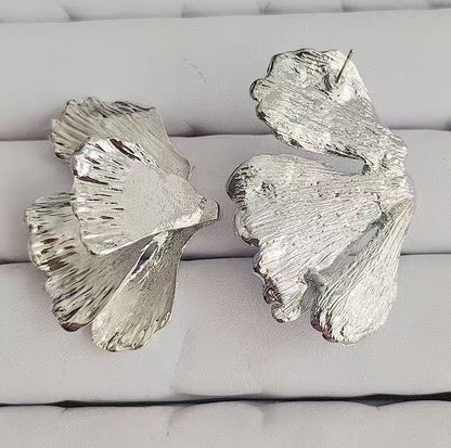 Auffällige Damen-Ohrringe ⎜ Blütenförmiges Statement-Design in Gold für einen stilvollen Auftritt