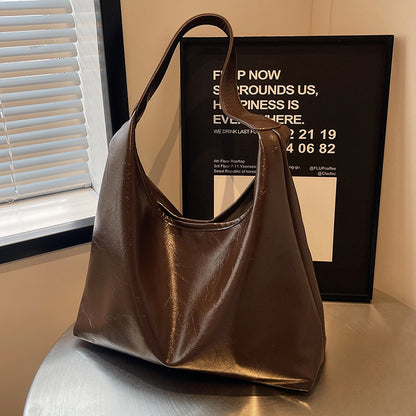 Moderner Shopper für Damen ⎜ Glänzende Schultertasche in Lackoptik