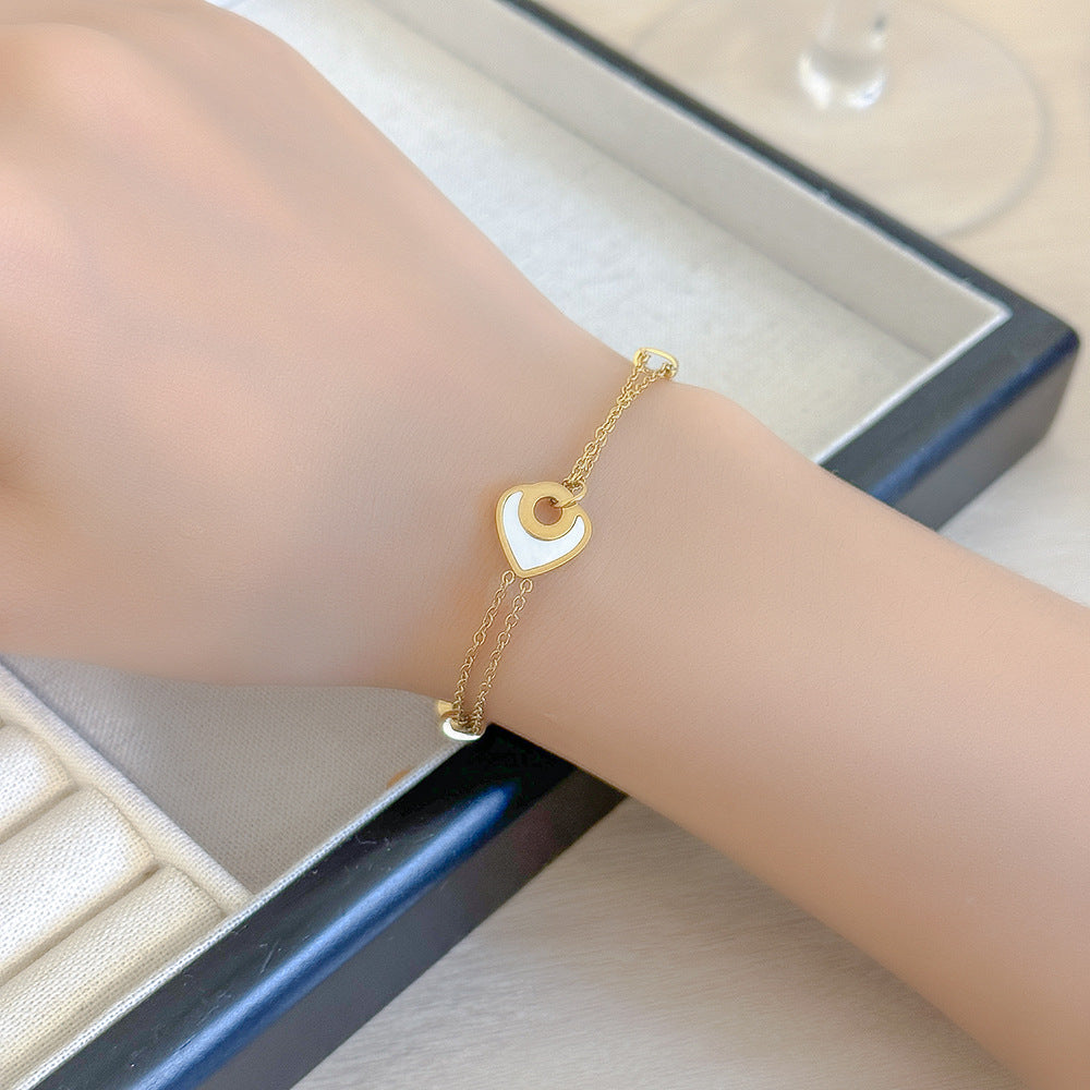 Zartes Herzarmband für Damen ⎜ Doppelkette in Goldoptik für einen femininen, stilvollen Ausdruck