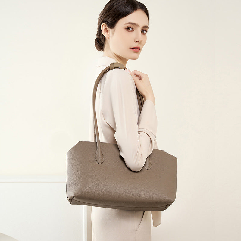Elegante Ledertasche für Damen ⎜ Hochwertige Schultertasche mit langer Trageform für Büro und Freizeit