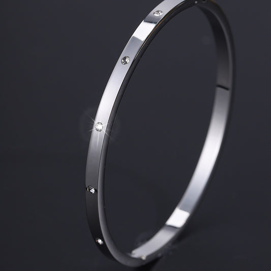Klassischer Armreif für Damen ⎜ Langlebige Vergoldung mit funkelnden Steinen für tägliche Eleganz