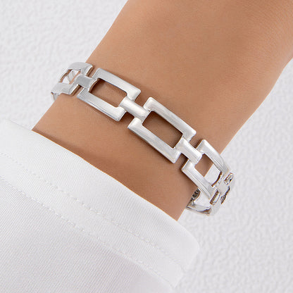 Armband für Damen ⎜ Geometrisches Design in Goldoptik für stilvolle Business- und Freizeitlooks