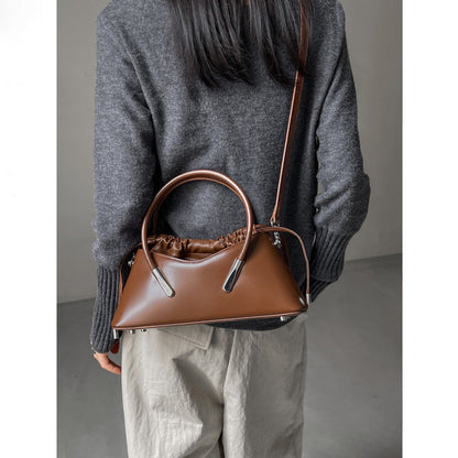 Damen Umhängetasche in Lederoptik ⎜ Elegante Schultertasche mit Tunnelzug und kurzem Griff für Alltag und City