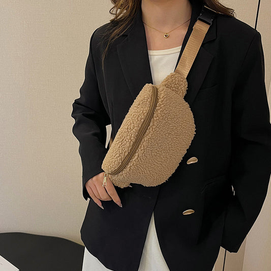 Teddy Schultertasche für Damen ⎜ Flauschige Umhängetasche mit Reißverschluss für gemütliche Outfits