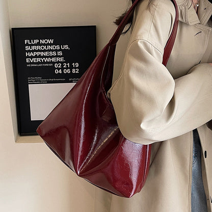 Moderner Shopper für Damen ⎜ Glänzende Schultertasche in Lackoptik