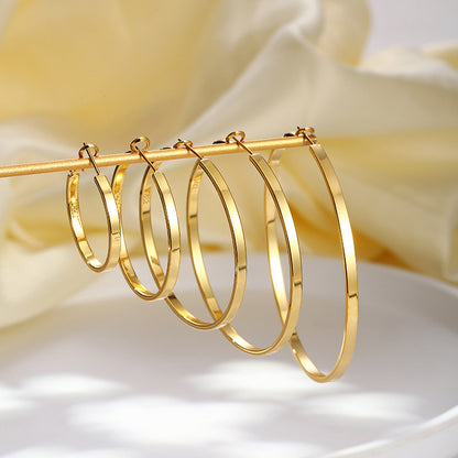 Goldene Ohrringe für Damen ⎜ Leichtes Ovaldesign für stilvolle Kombinationen im Alltag