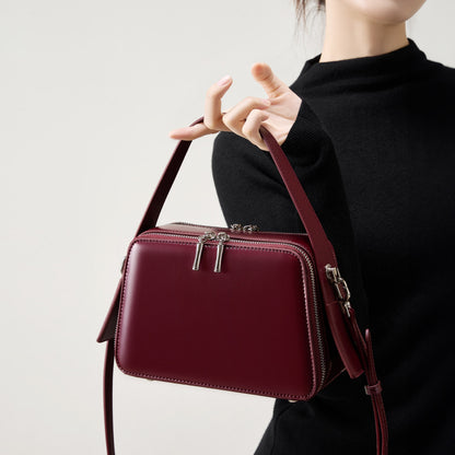 Damenhandtasche in Lederoptik ⎜ Kompakte Schultertasche mit Reißverschluss für stilvolle Business-Outfits