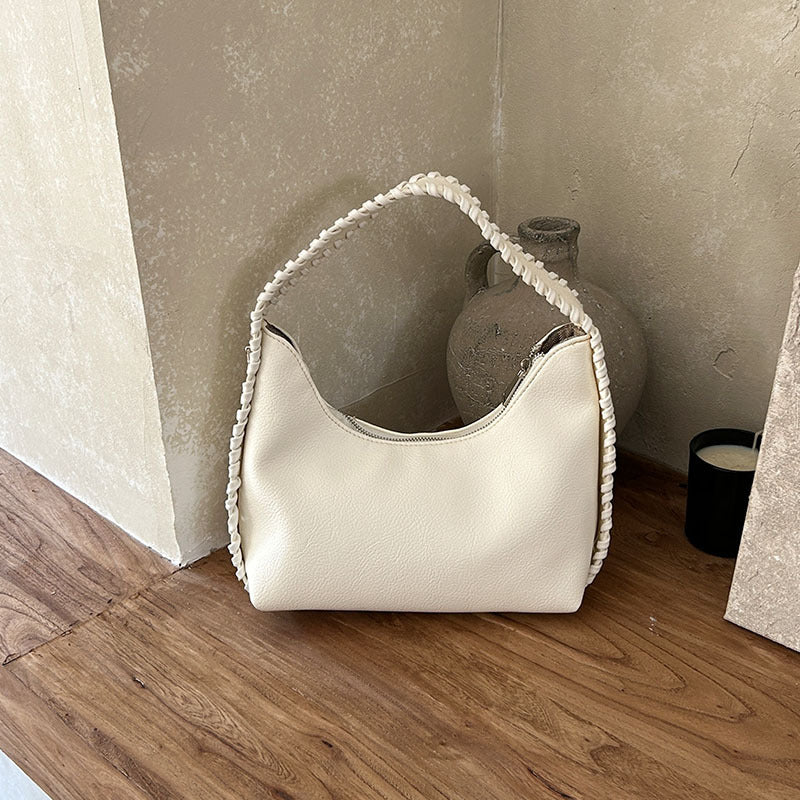 Halbmondtasche aus Kunstleder für Damen ⎜ Modische Schultertasche mit Flechtdetail für Alltag und Ausgehen