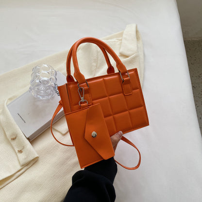 Geräumige Umhängetasche für Damen ⎜ Schlichte Schultertasche mit viel Stauraum für Arbeit und Alltag