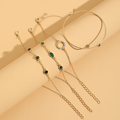 Goldenes Armband-Set mit Farbakzent ⎜ Edle Ketten kombiniert mit grünen Kristallen – perfekt für festliche Looks