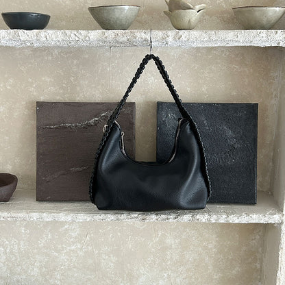 Halbmondtasche aus Kunstleder für Damen ⎜ Modische Schultertasche mit Flechtdetail für Alltag und Ausgehen