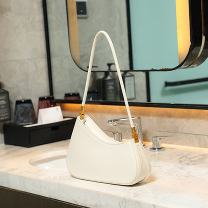Klassische Schultertasche für Damen ⎜ Minimalistische Unterarmtasche mit edlen Metallakzenten