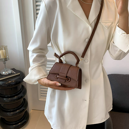 Mini Umhängetasche für Damen ⎜ Kompakte Tasche in Lederoptik für Alltag, Büro und City-Looks