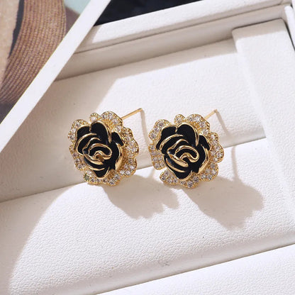 Ohrstecker im Camelia-Design ⎜ Elegante Schwarzoptik mit Glanzakzenten für besondere Events
