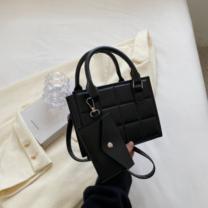 Geräumige Umhängetasche für Damen ⎜ Schlichte Schultertasche mit viel Stauraum für Arbeit und Alltag