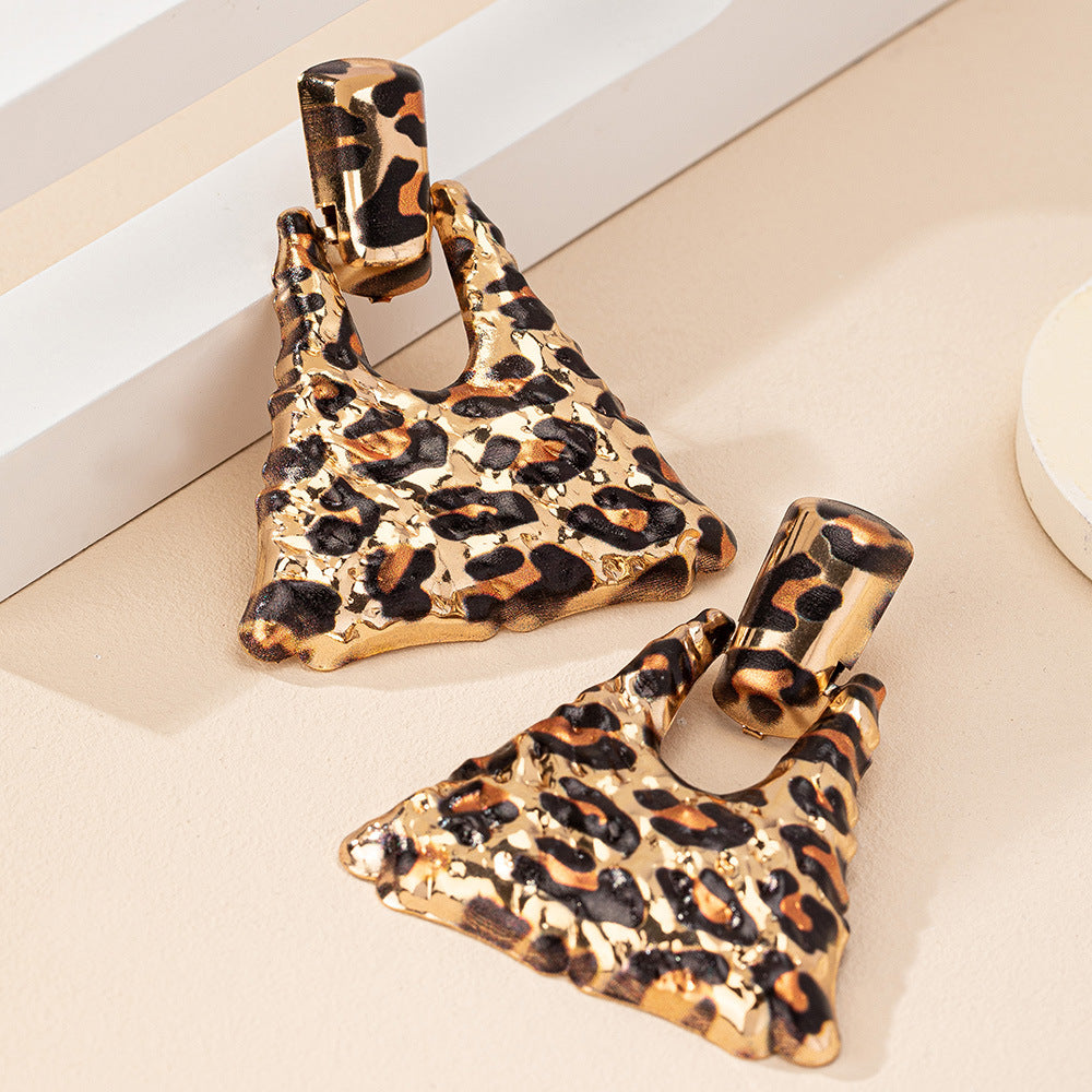 Geometrischer Ohrschmuck für Damen ⎜ Leopardenmuster trifft modernes Design für trendige Outfits