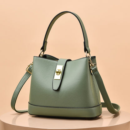 Schultertasche für Damen ⎜ Elegante Umhängetasche mit Drehverschluss und farblich abgesetzten Details
