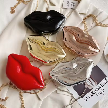 Damen Schultertasche in Lippenform ⎜ Glänzende Clutch mit Kette für besondere Outfits und Partynächte