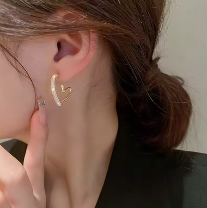 Romantischer Herzschmuck für Damen ⎜ Funkelndes Design in Goldoptik für moderne Love-Looks