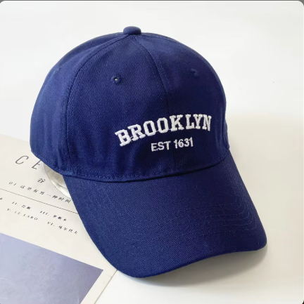 Basecap mit Stickerei für Damen ⎜ Verstellbare Kappe für lässige Looks mit Sonnenschutz