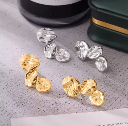 Ohrschmuck aus Edelstahl im Retro-Stil ⎜ Faltoptik mit strukturierter Oberfläche für edle Looks