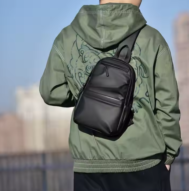 Crossbody-Tasche aus Leder ⎜ Hochwertige Brusttasche für Männer mit robuster Verarbeitung