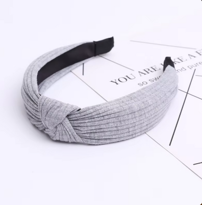 Breiter Haarreif im Retro-Stil für Damen ⎜ Geflochtenes Stirnband aus Strick für vielseitige Alltagsfrisuren